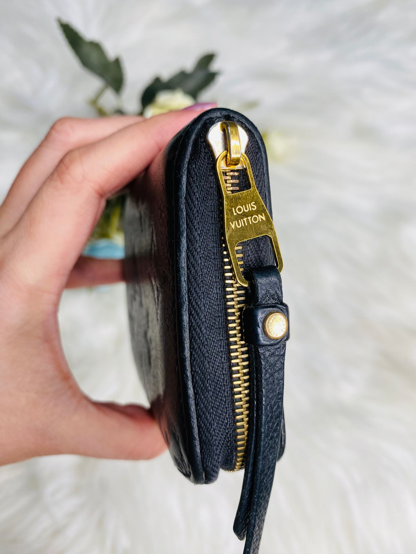 EMPREINTE SHORT ZIPPY WALLET (Black)