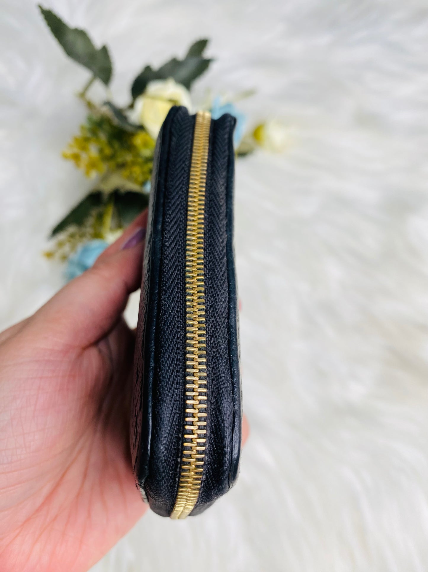 EMPREINTE SHORT ZIPPY WALLET (Black)