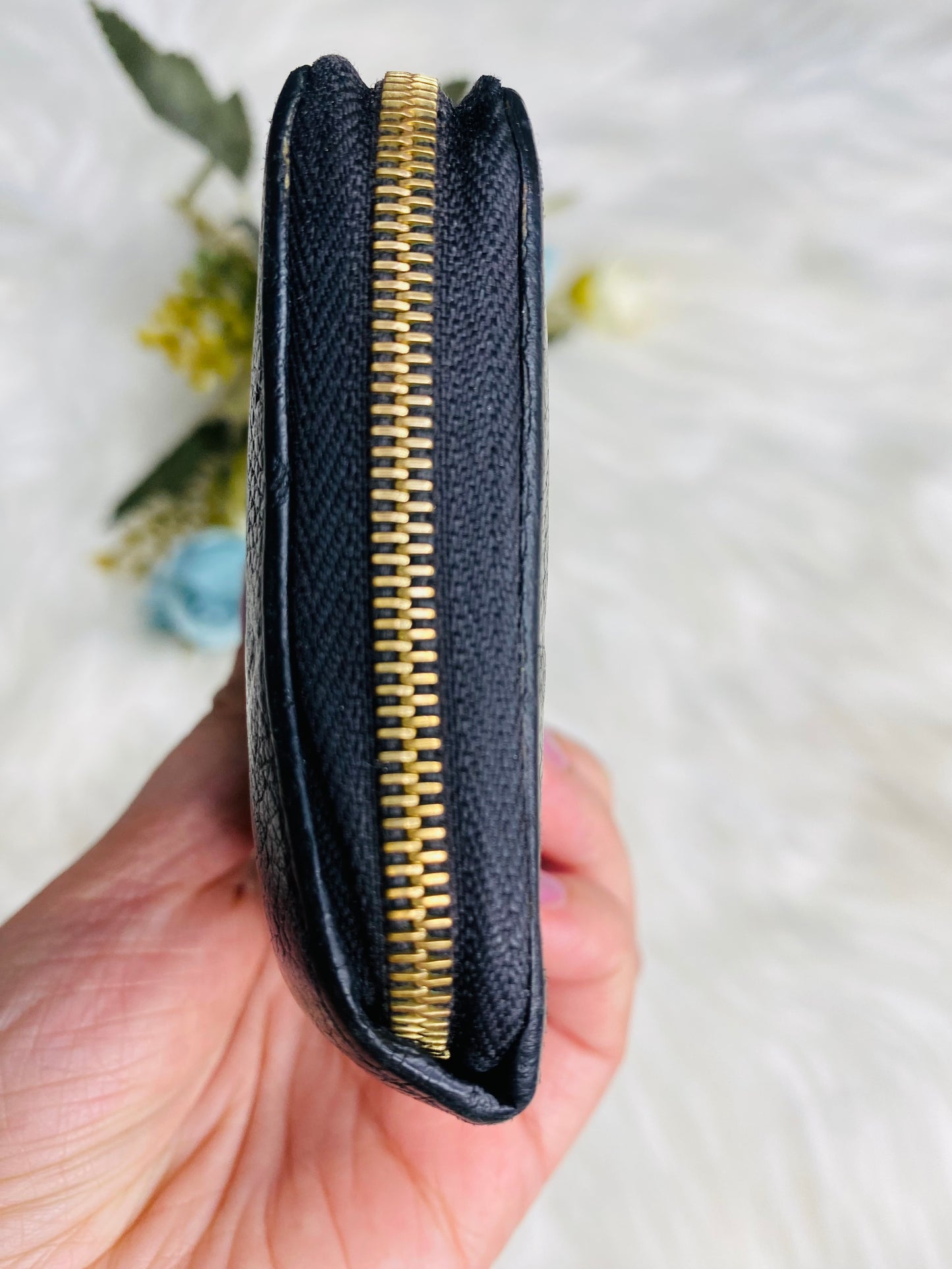 EMPREINTE SHORT ZIPPY WALLET (Black)