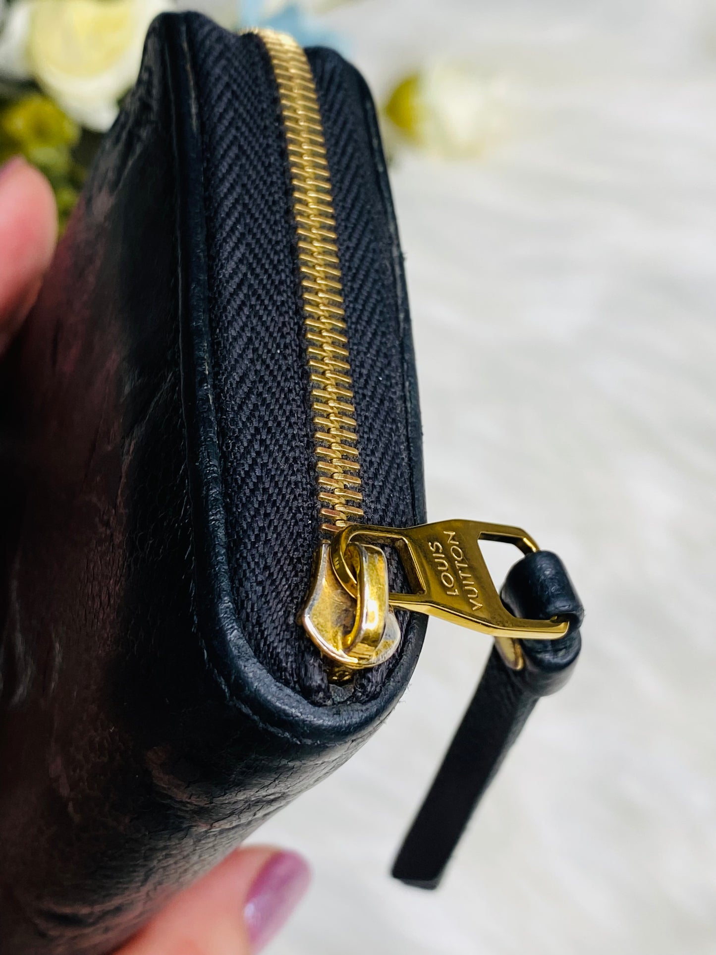 EMPREINTE SHORT ZIPPY WALLET (Black)