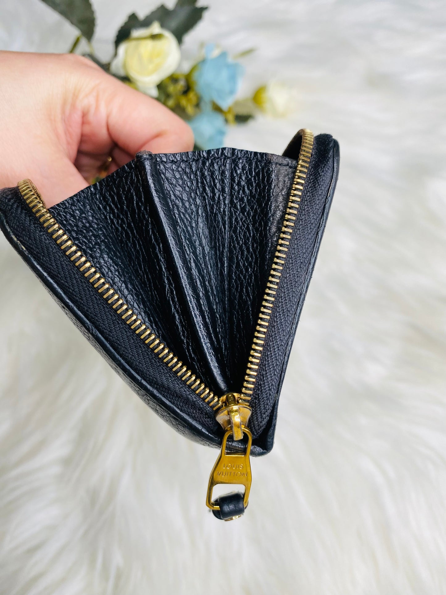 EMPREINTE SHORT ZIPPY WALLET (Black)
