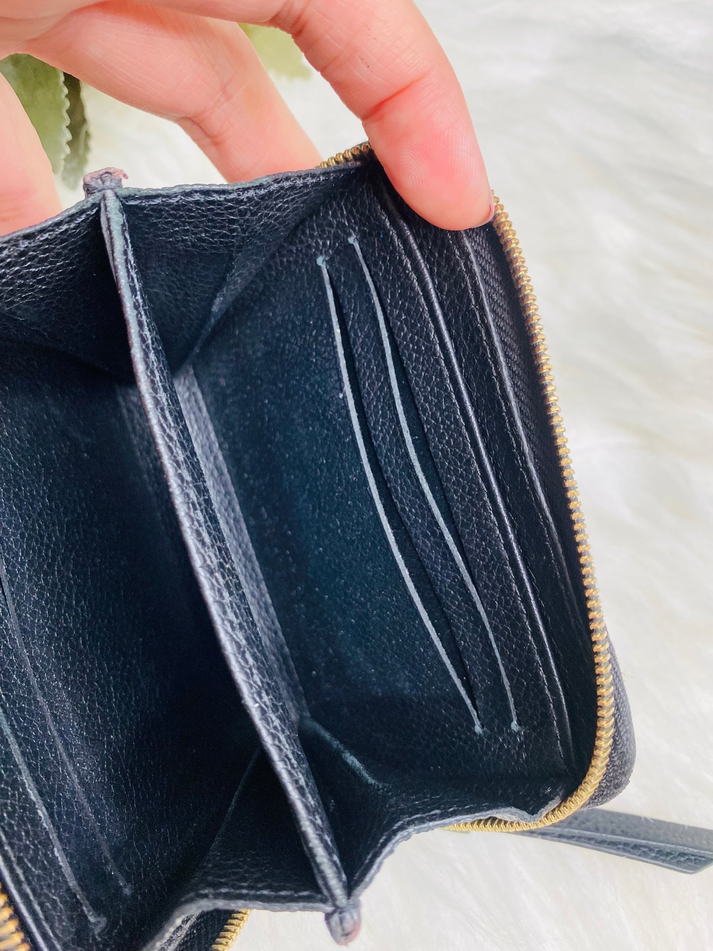 EMPREINTE SHORT ZIPPY WALLET (Black)