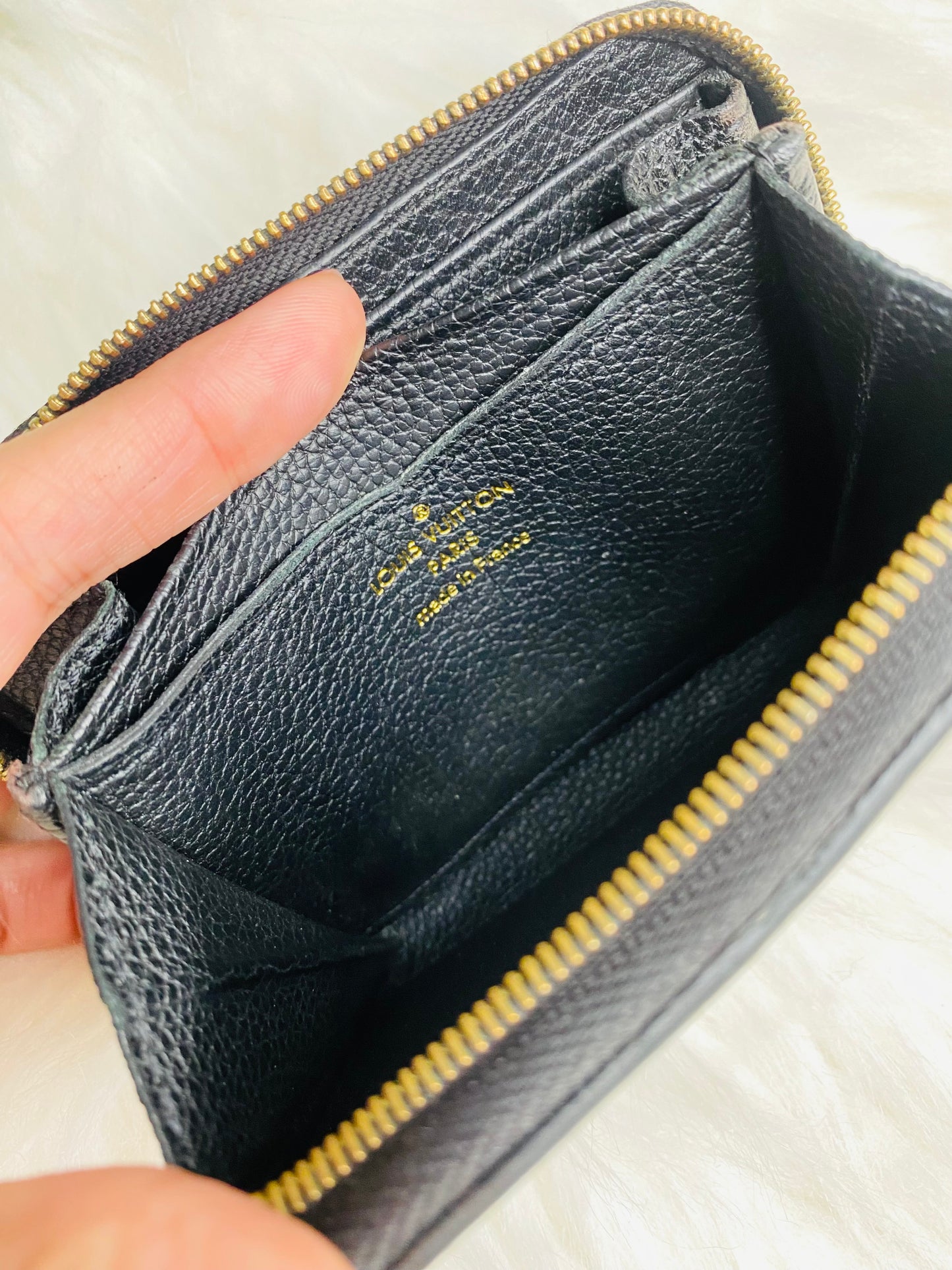 EMPREINTE SHORT ZIPPY WALLET (Black)