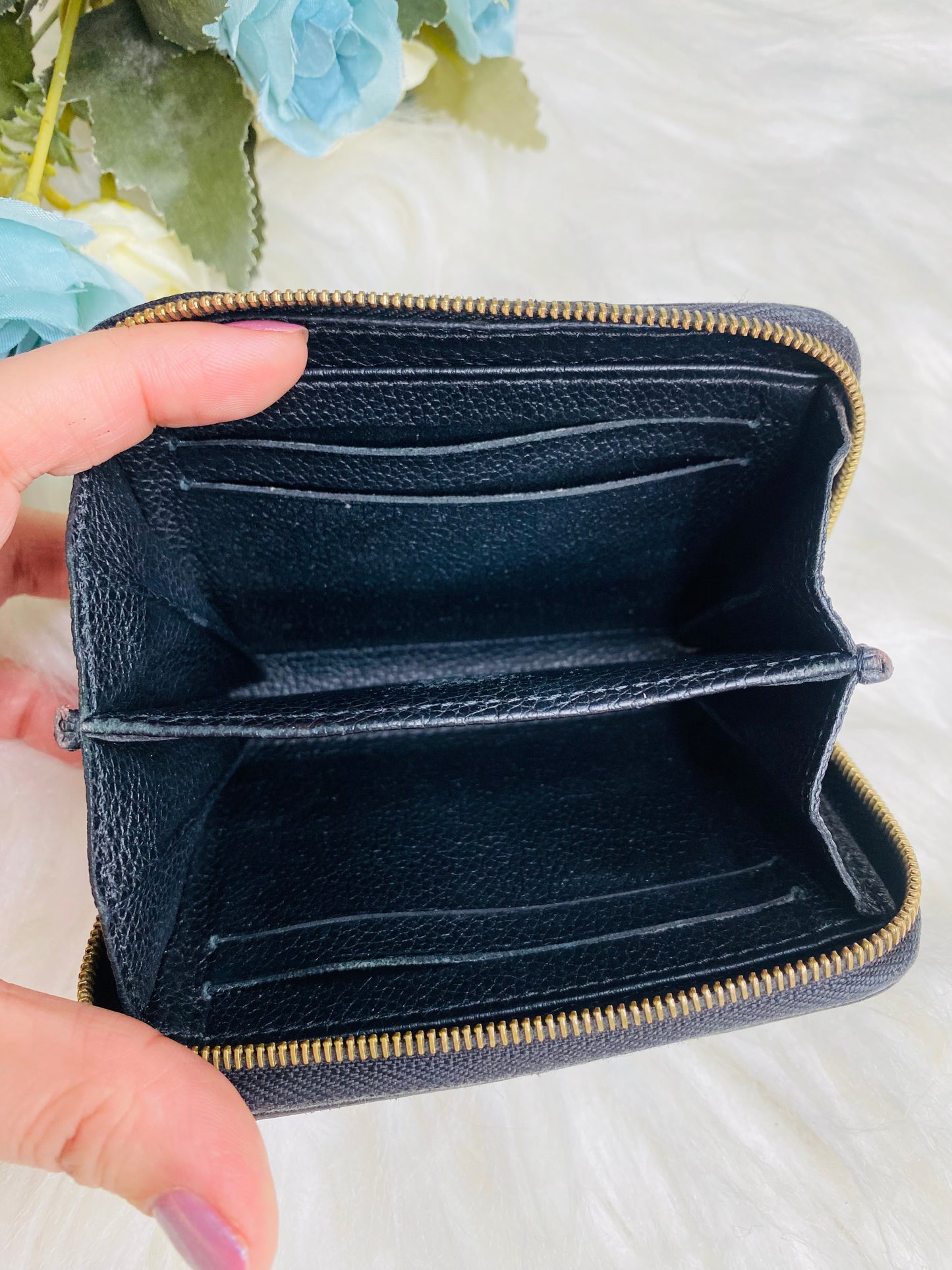 EMPREINTE SHORT ZIPPY WALLET (Black)