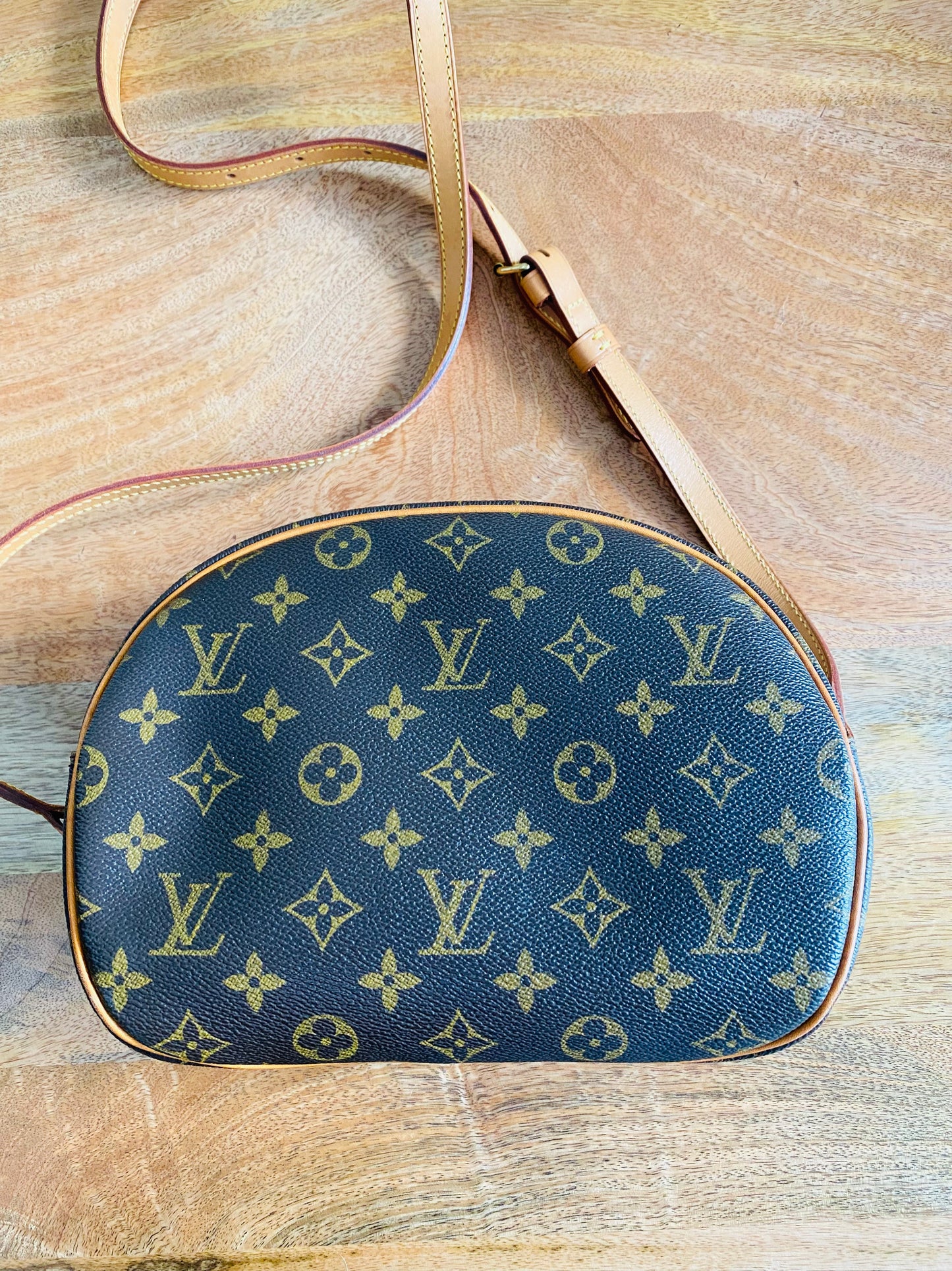 BLOISE SLING BAG