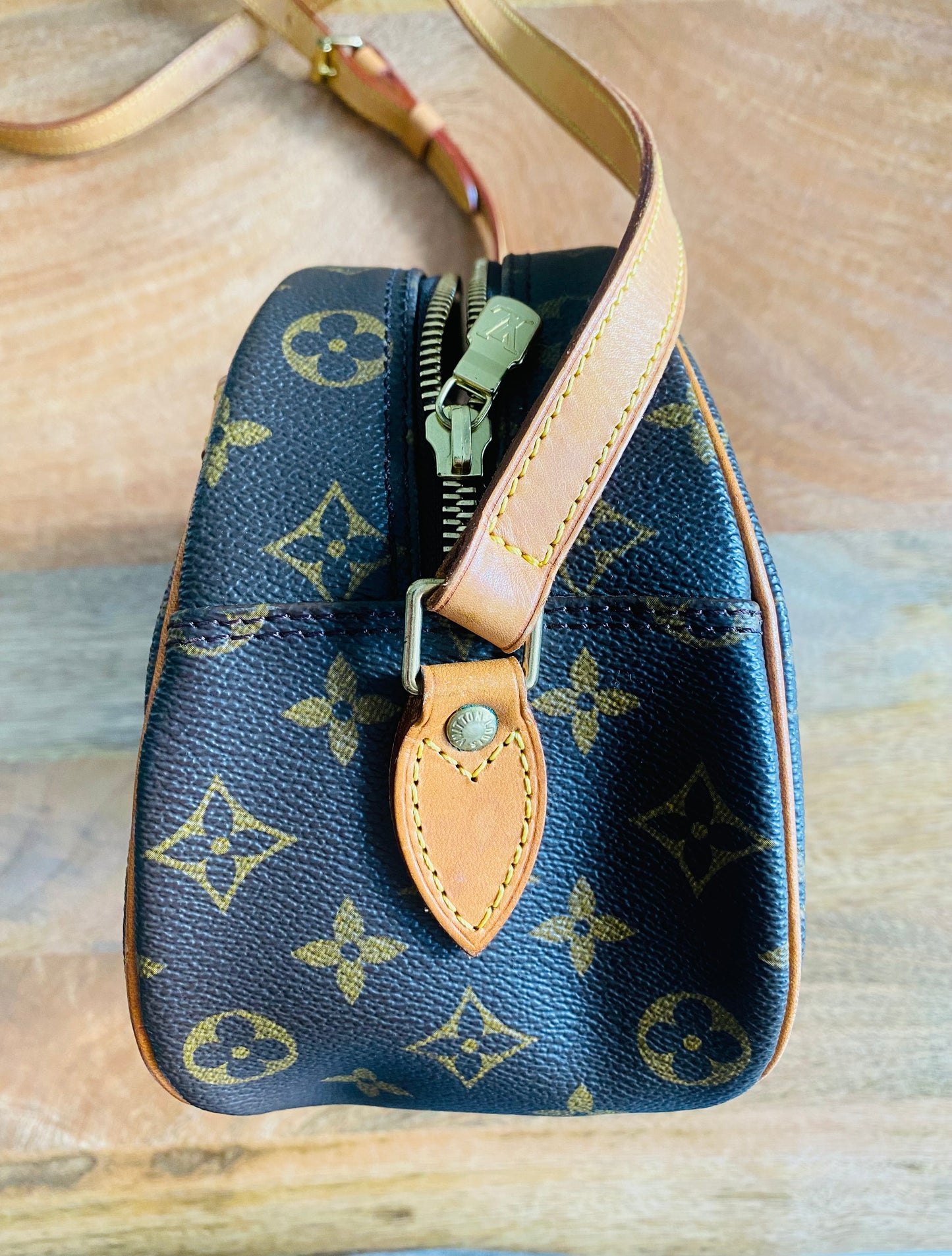 BLOISE SLING BAG