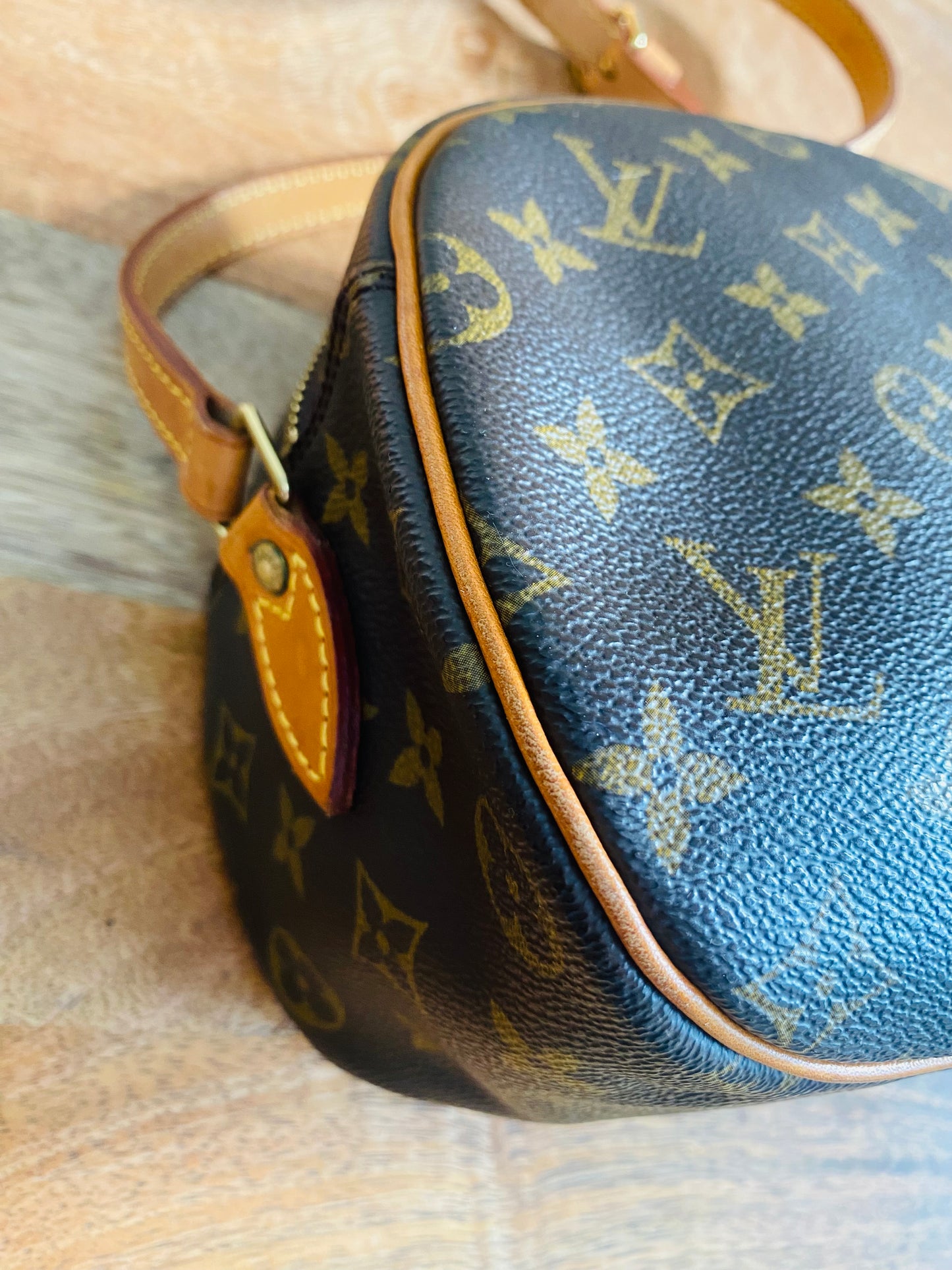 BLOISE SLING BAG