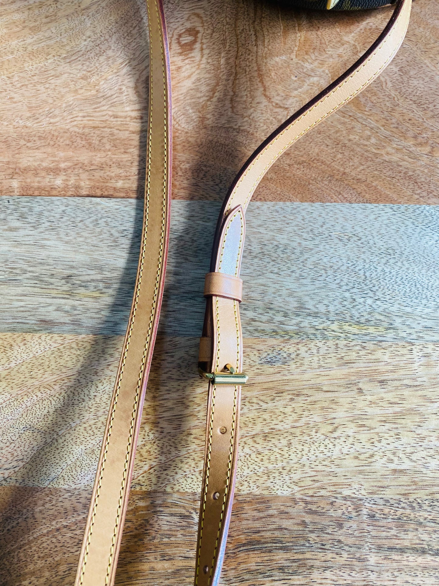 BLOISE SLING BAG