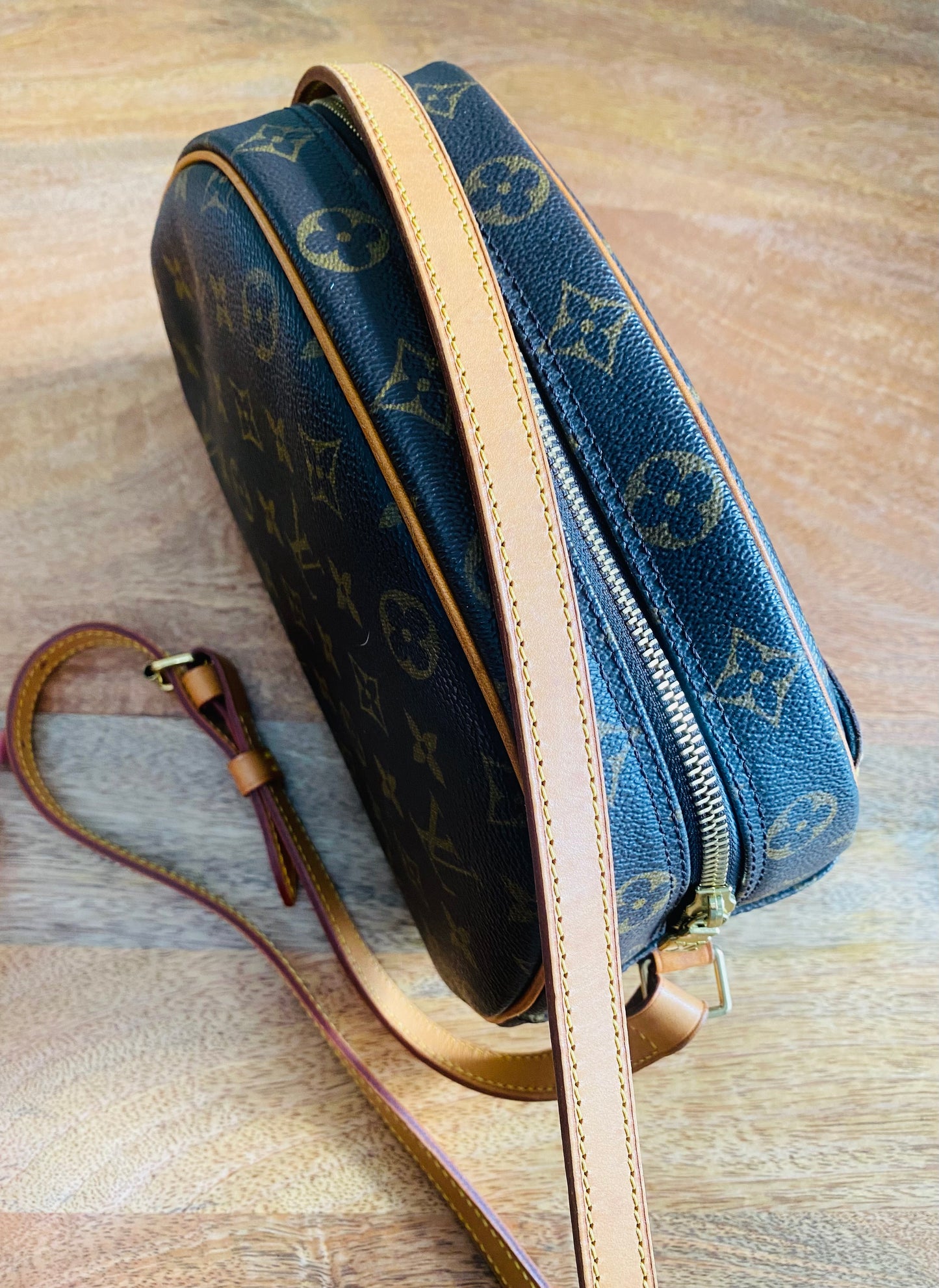 BLOISE SLING BAG