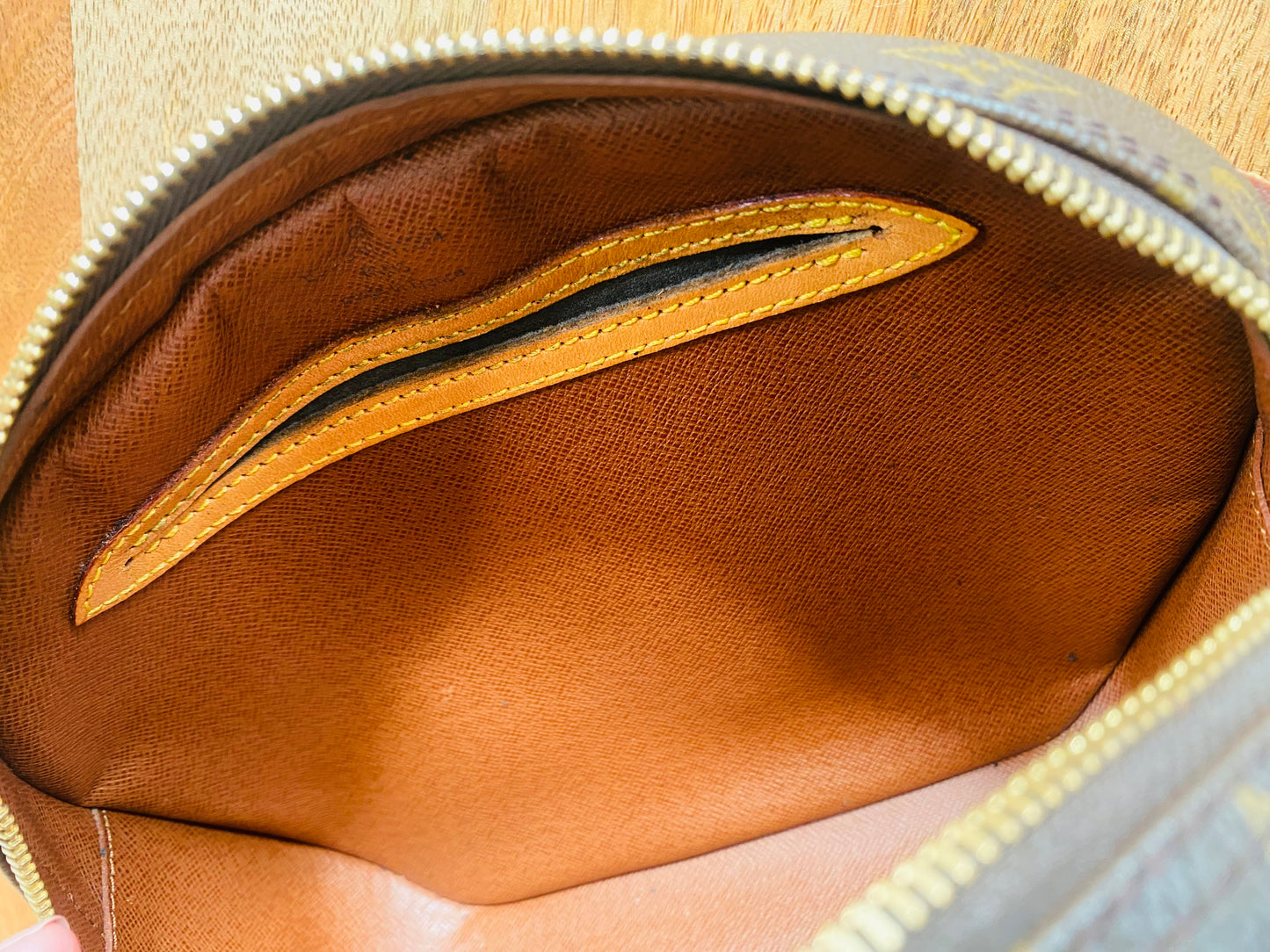 BLOISE SLING BAG