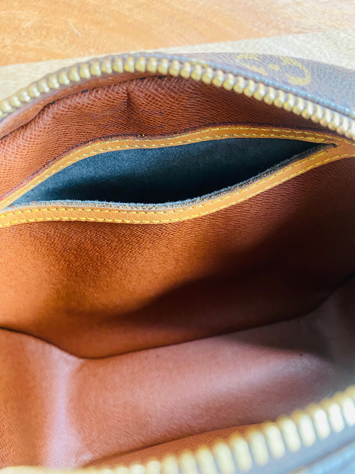 BLOISE SLING BAG