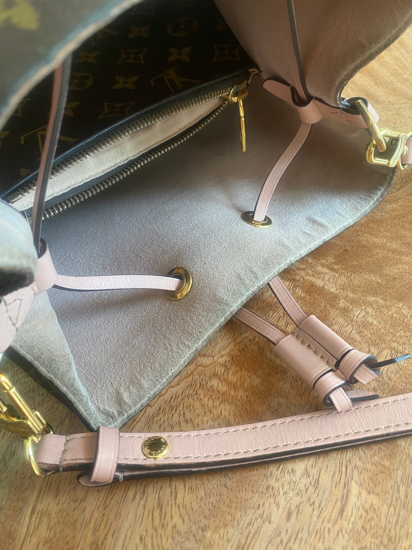 NEO NOE MM (in Rose Poudre color)