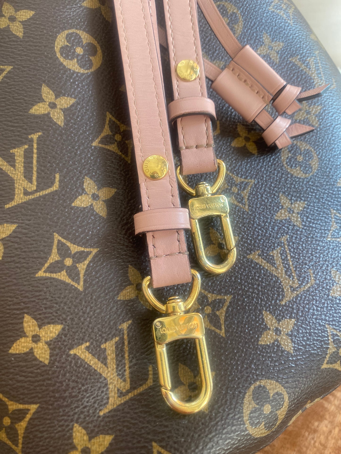 NEO NOE MM (in Rose Poudre color)