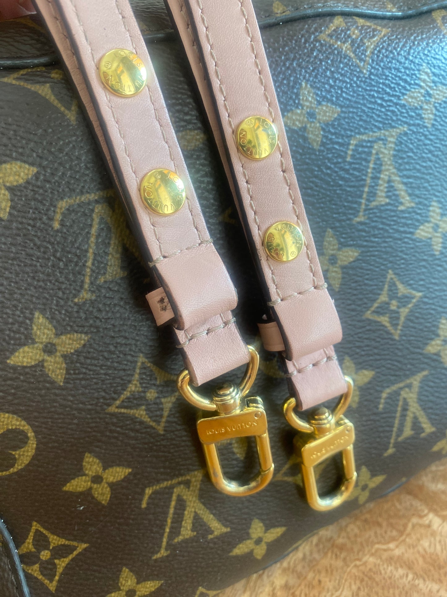 NEO NOE MM (in Rose Poudre color)
