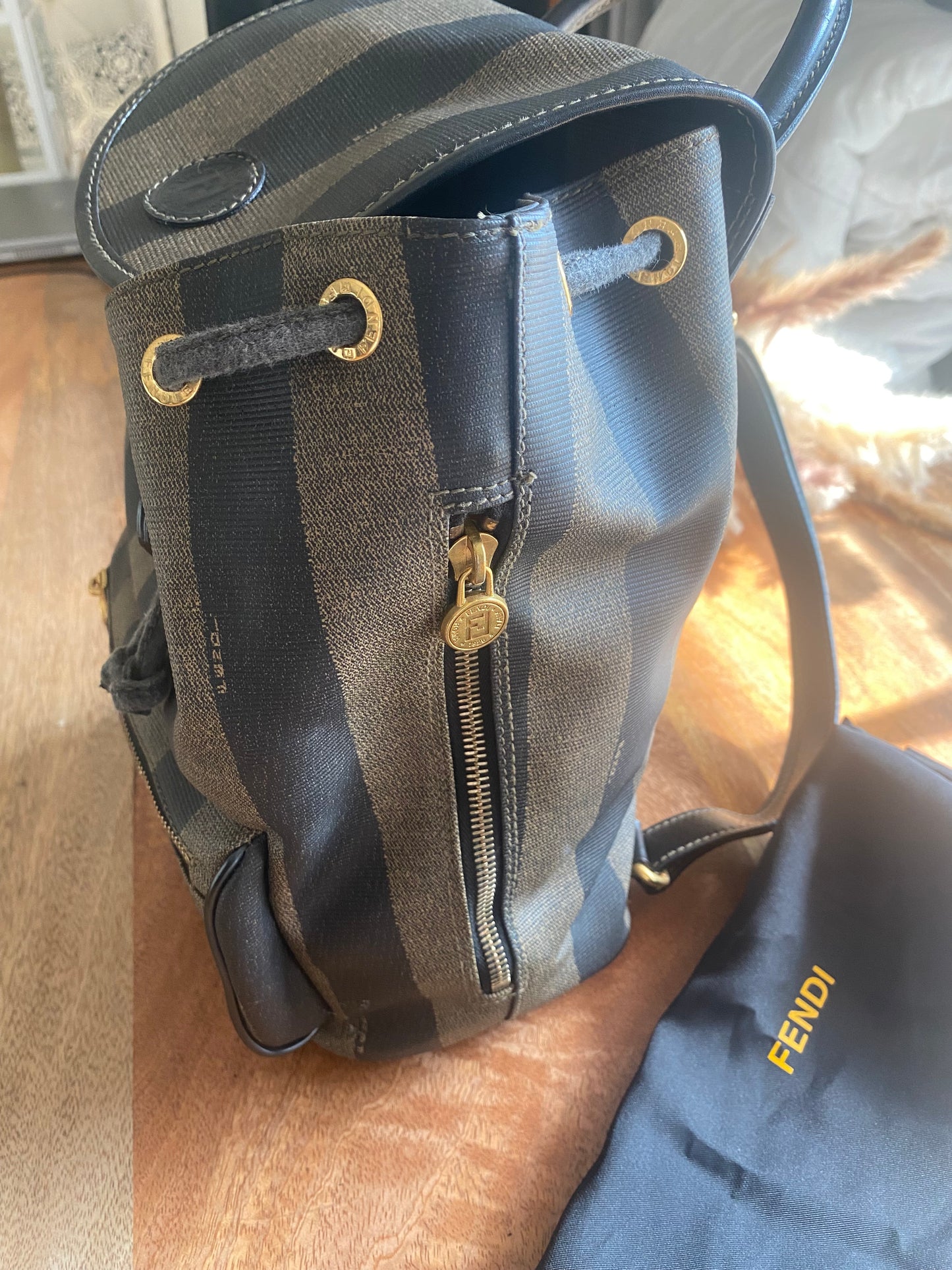 BACK PACK MEDIUM IN PVC LEATHER