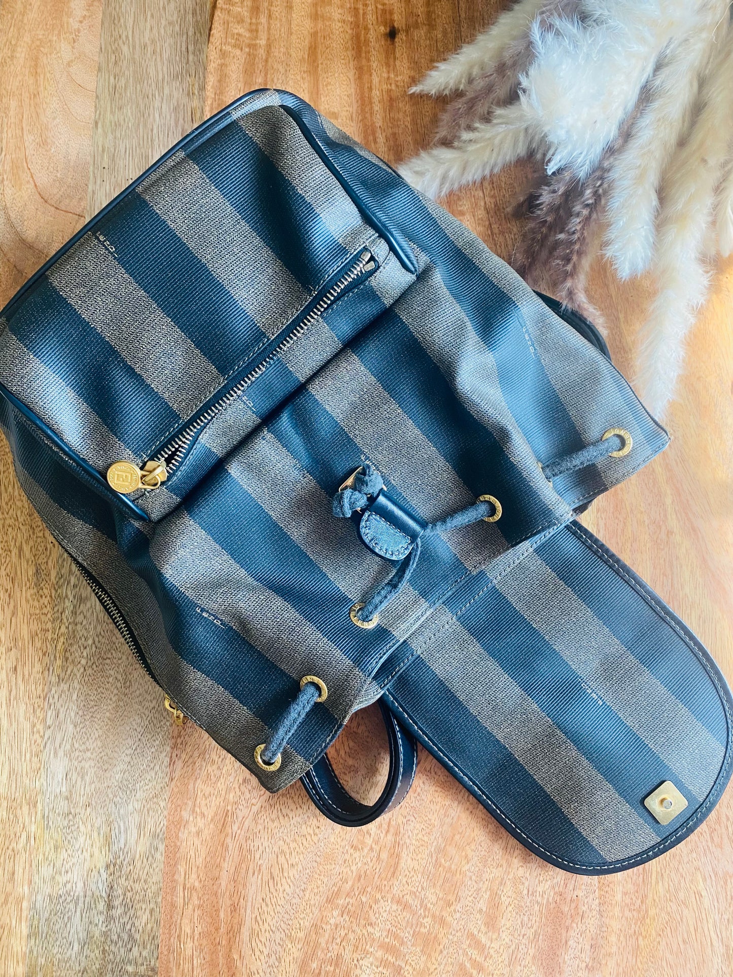 BACK PACK MEDIUM IN PVC LEATHER
