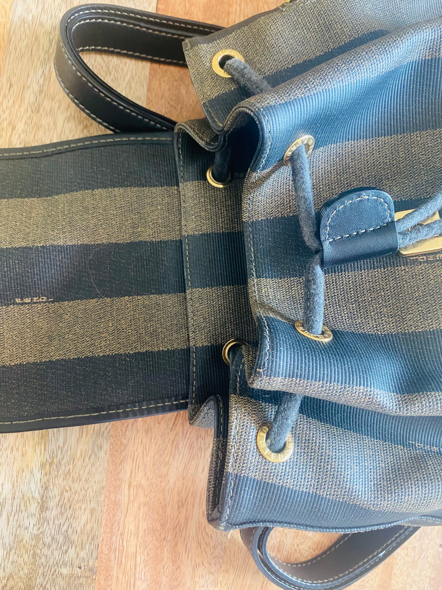 BACK PACK MEDIUM IN PVC LEATHER