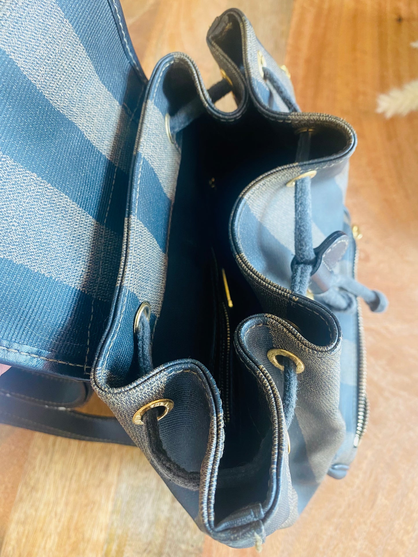 BACK PACK MEDIUM IN PVC LEATHER