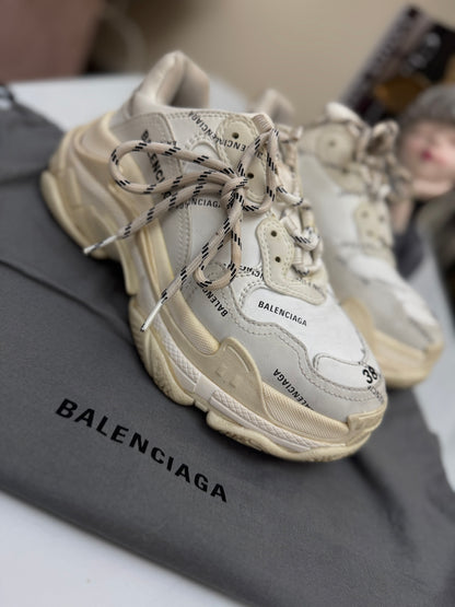 BALENCIAGA TRIPLE S - Womens shoes (Pre-loved)