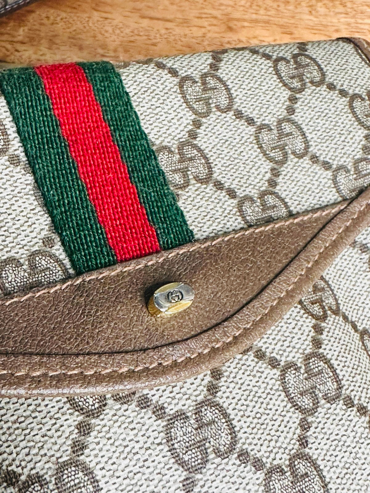 GUCCI SLING + POUCH