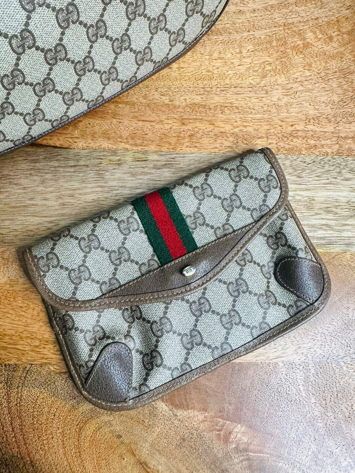 GUCCI SLING + POUCH