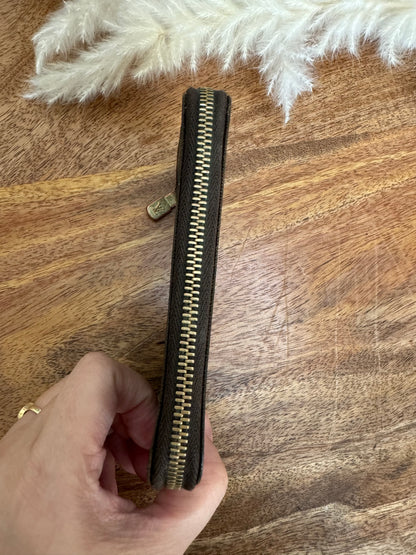 LOUIS VUITTON KEY HOLDER (Rare)