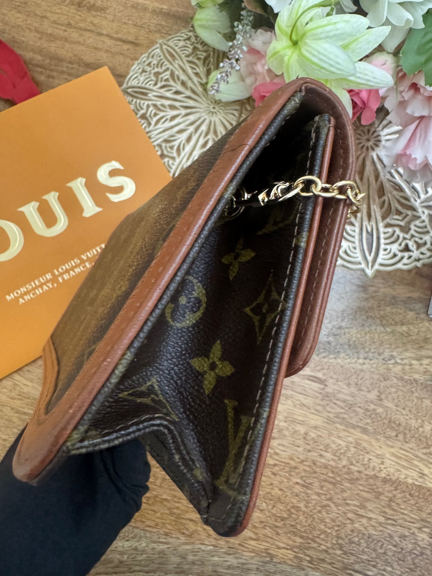 LOUIS VUITTON - DAME CLUTCH - Converted (Preloved)