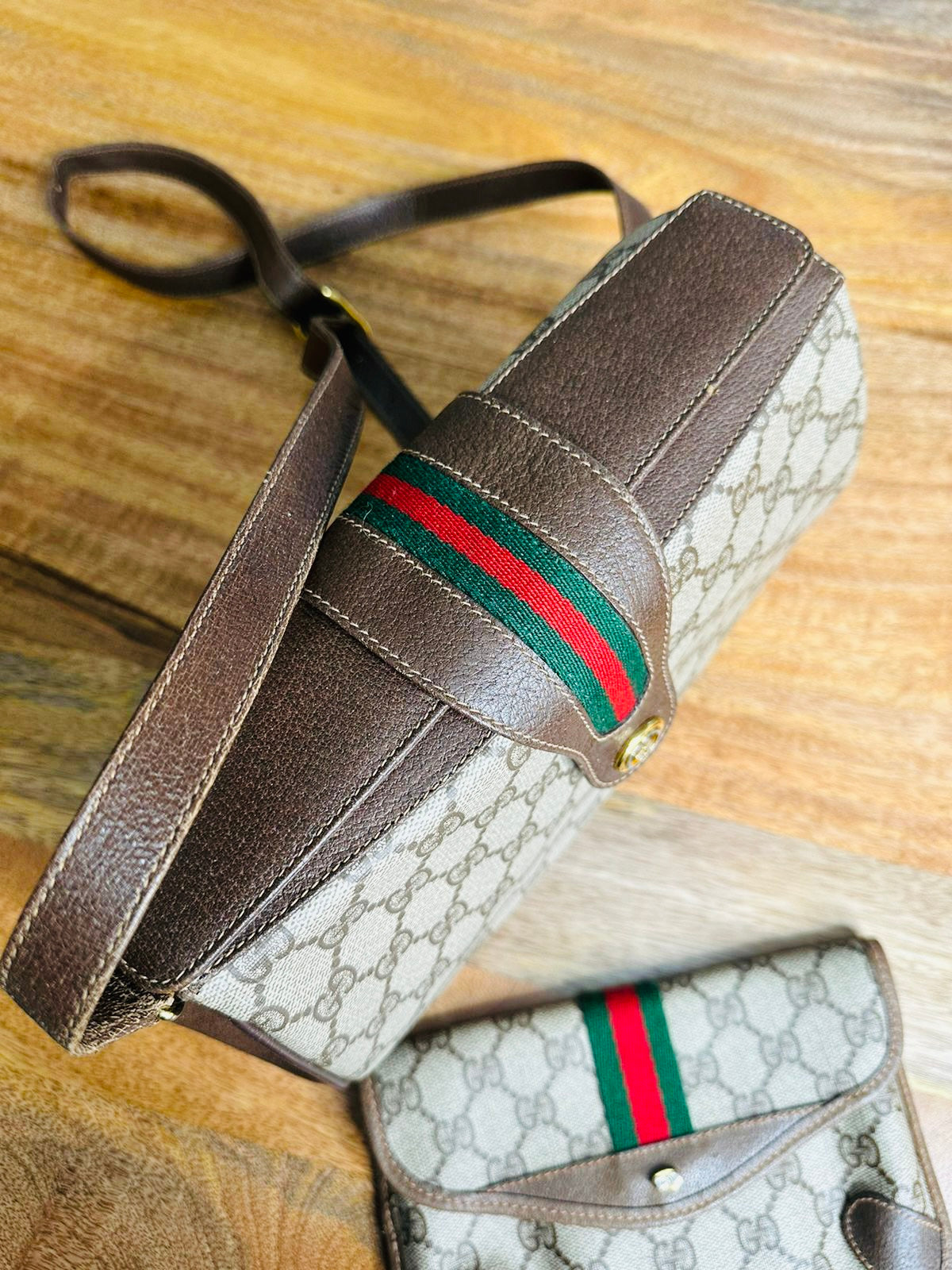 GUCCI SLING + POUCH