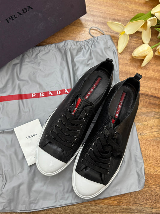 PRADA SHOES - Soft leather low cut sneakers (Pre-loved)