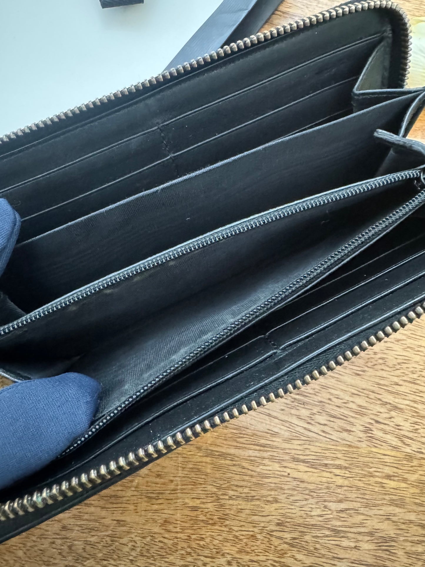 GUCCI - MARMONT ZIPPY WALLET (Black, Pre-loved)