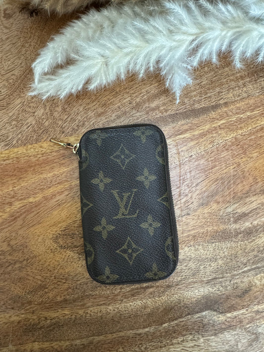 LOUIS VUITTON KEY HOLDER (Rare)