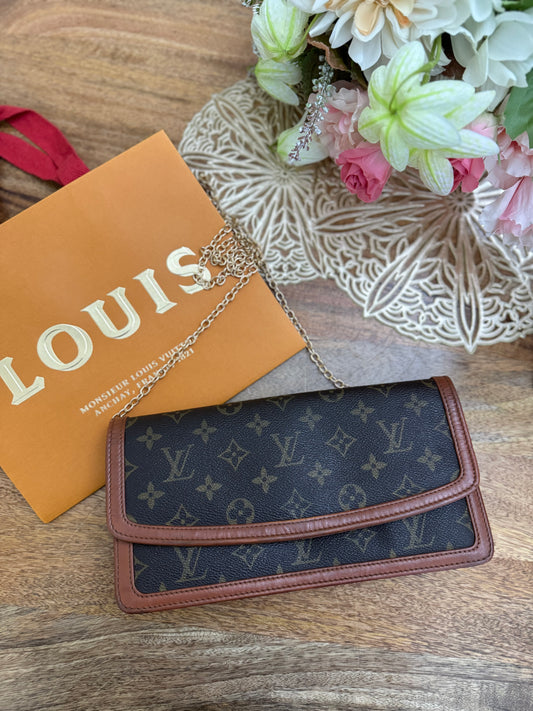LOUIS VUITTON - DAME CLUTCH - Converted (Preloved)