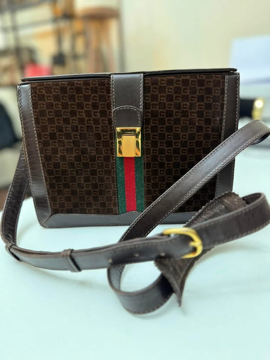 GUCCI - SUEDE SLING /  SHOULDER BAG - (Pre-loved)
