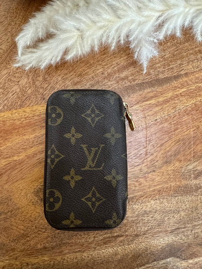 LOUIS VUITTON KEY HOLDER (Rare)