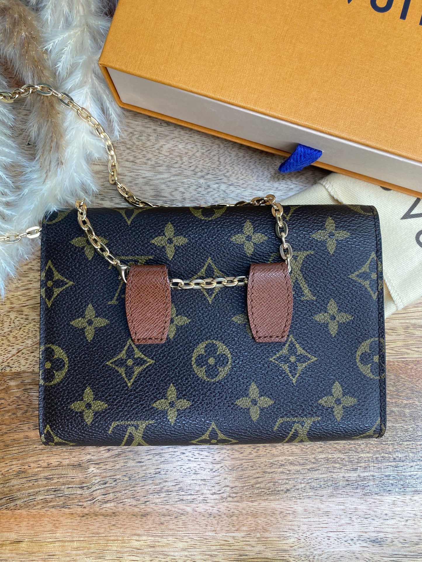 LOUIS VUITTON ARCHE POCHETTE