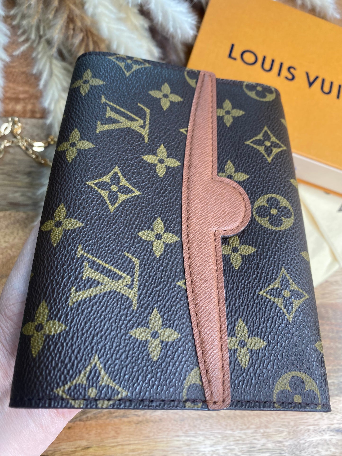 LOUIS VUITTON ARCHE POCHETTE