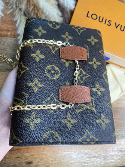 LOUIS VUITTON ARCHE POCHETTE