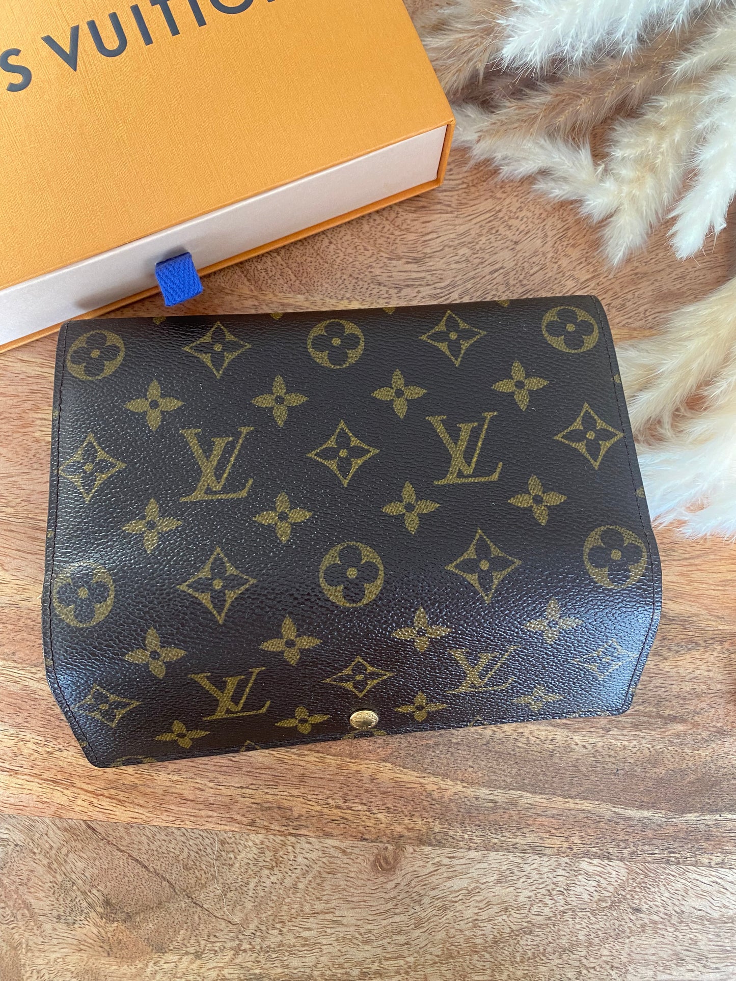 LOUIS VUITTON SARAH WALLET