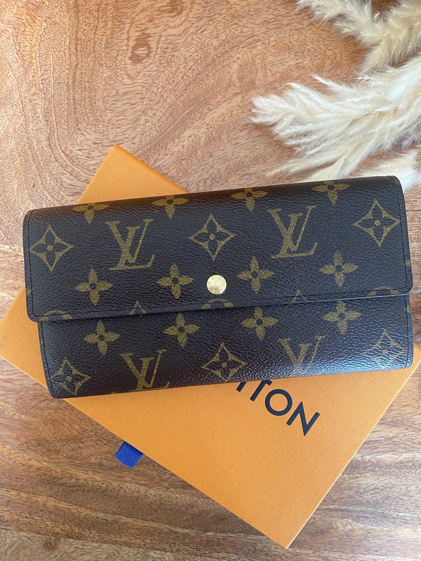 LOUIS VUITTON SARAH WALLET