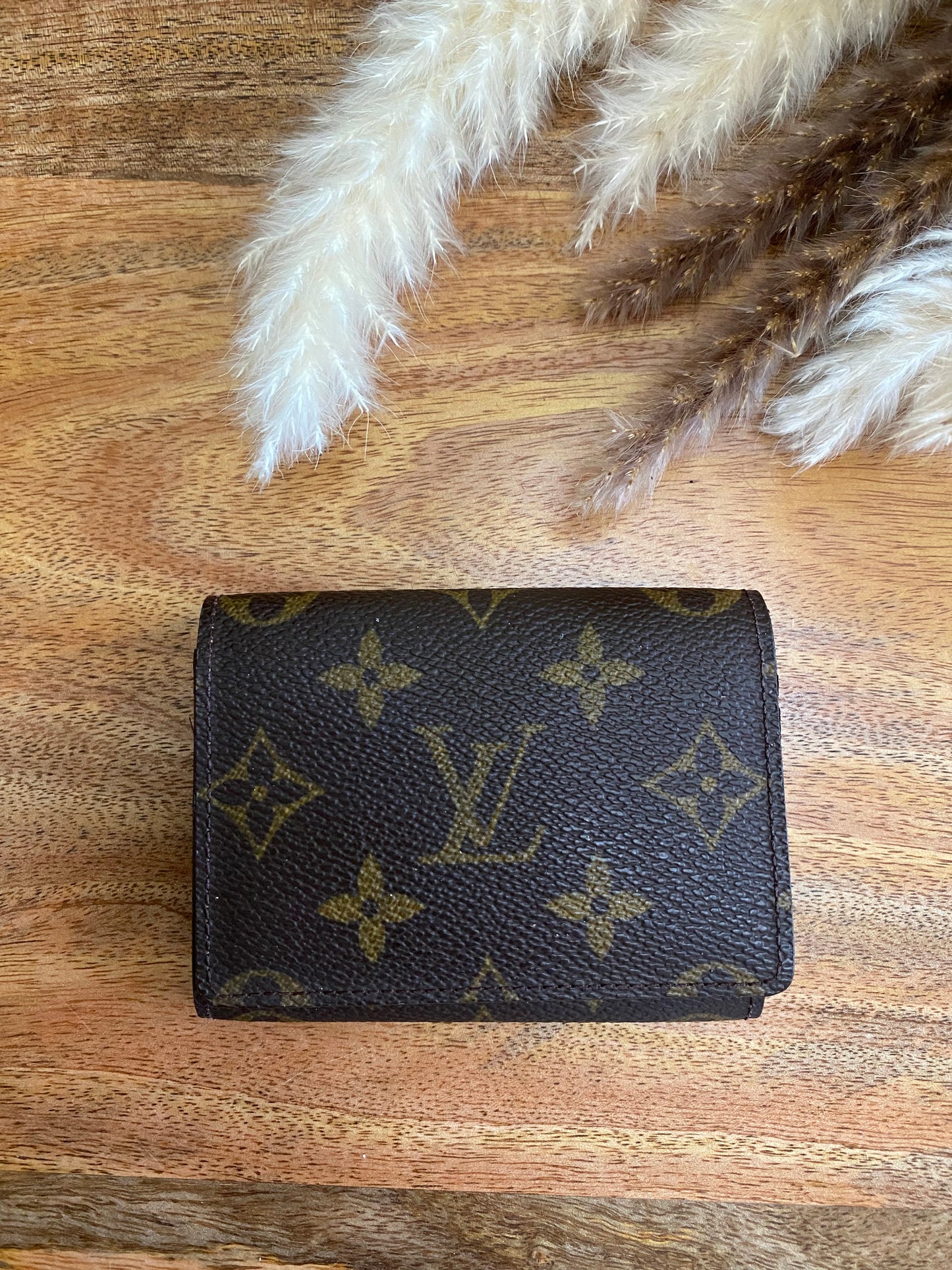 LOUIS VUITTON - CARD HOLDER (FLAP)