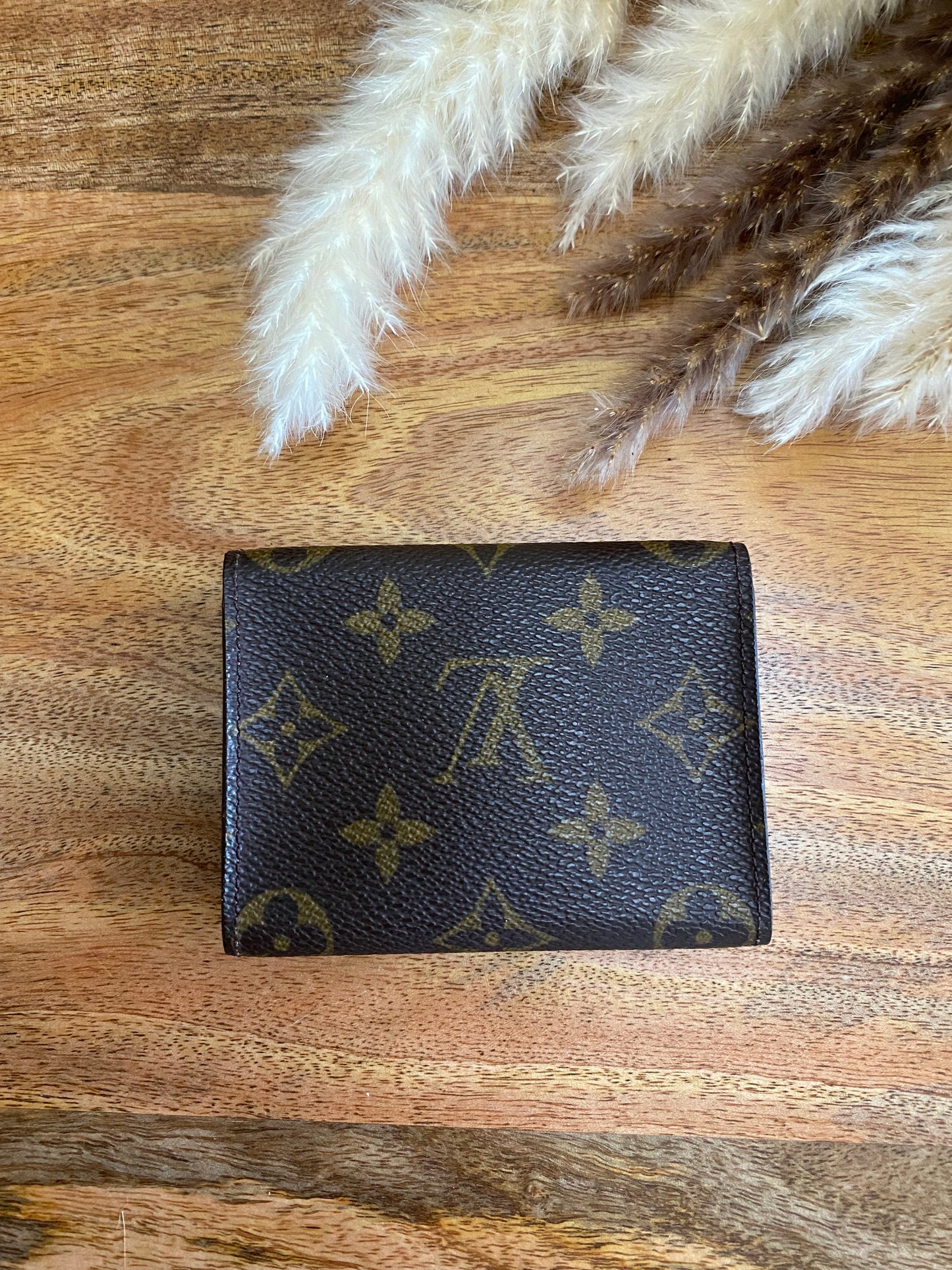 LOUIS VUITTON - CARD HOLDER (FLAP)