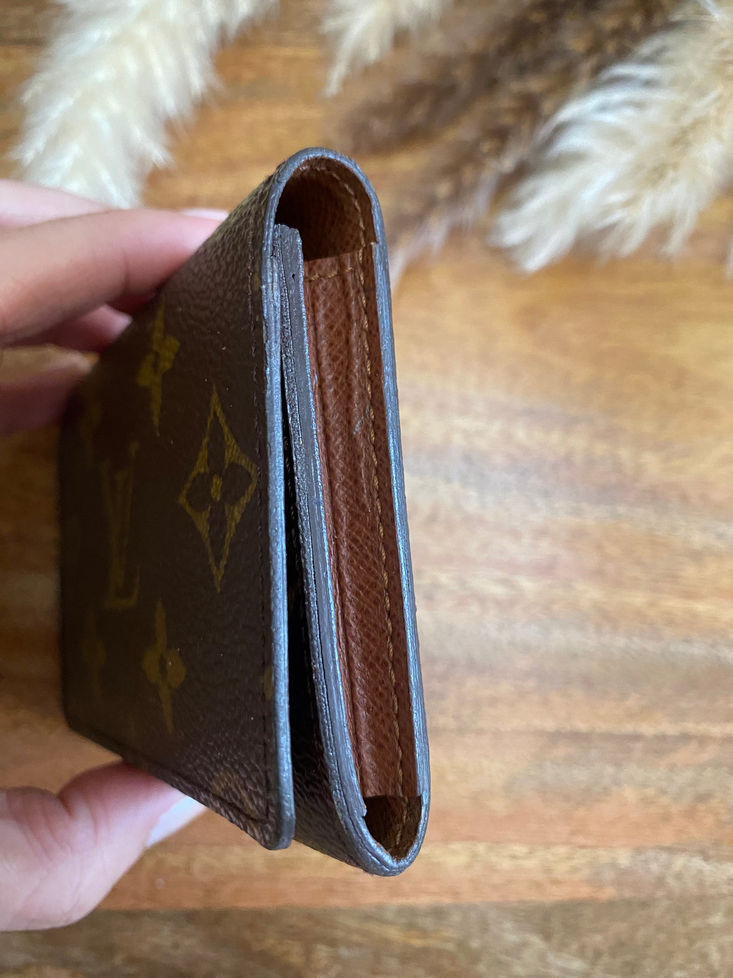 LOUIS VUITTON - CARD HOLDER (FLAP)