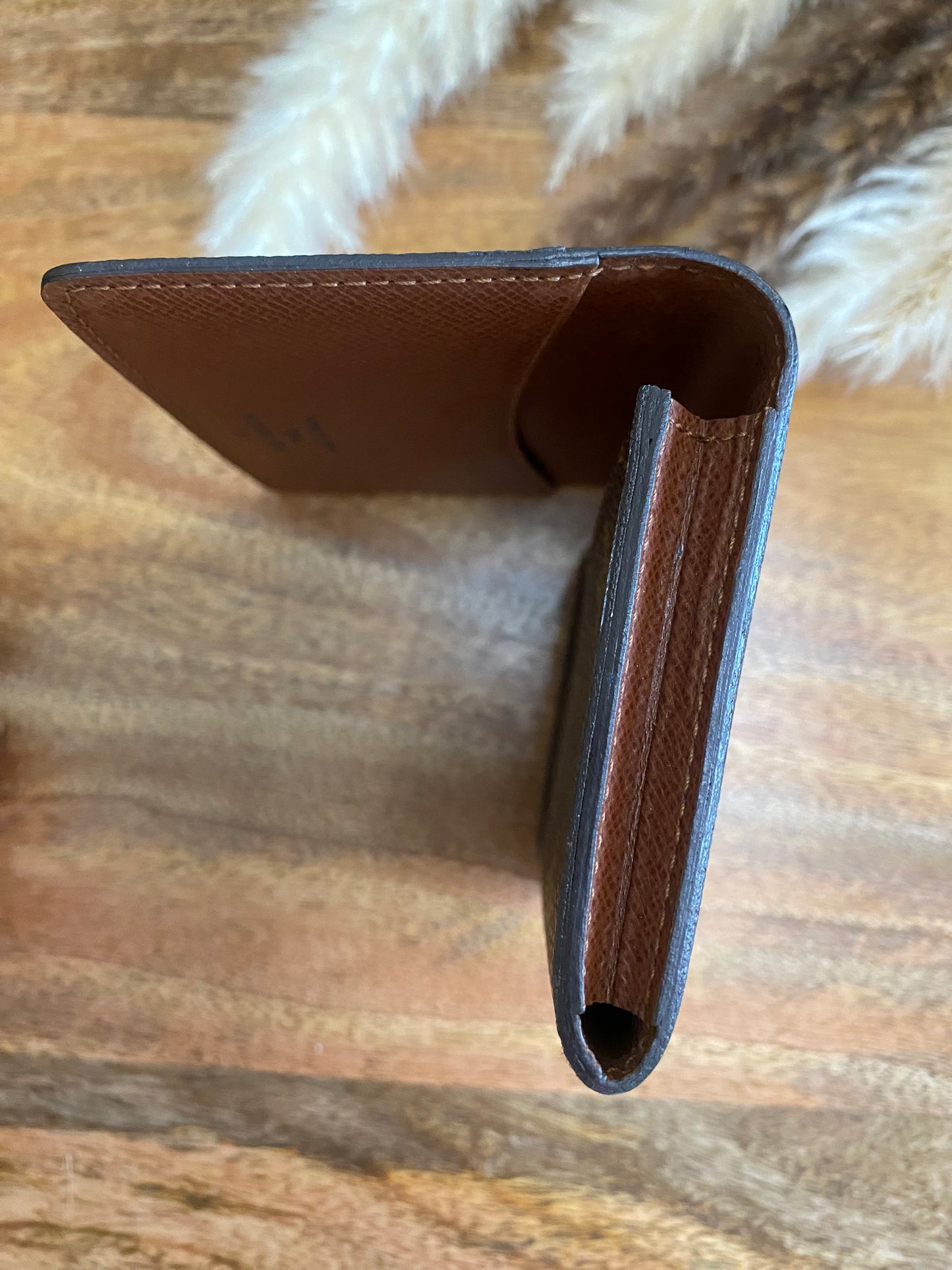 LOUIS VUITTON - CARD HOLDER (FLAP)