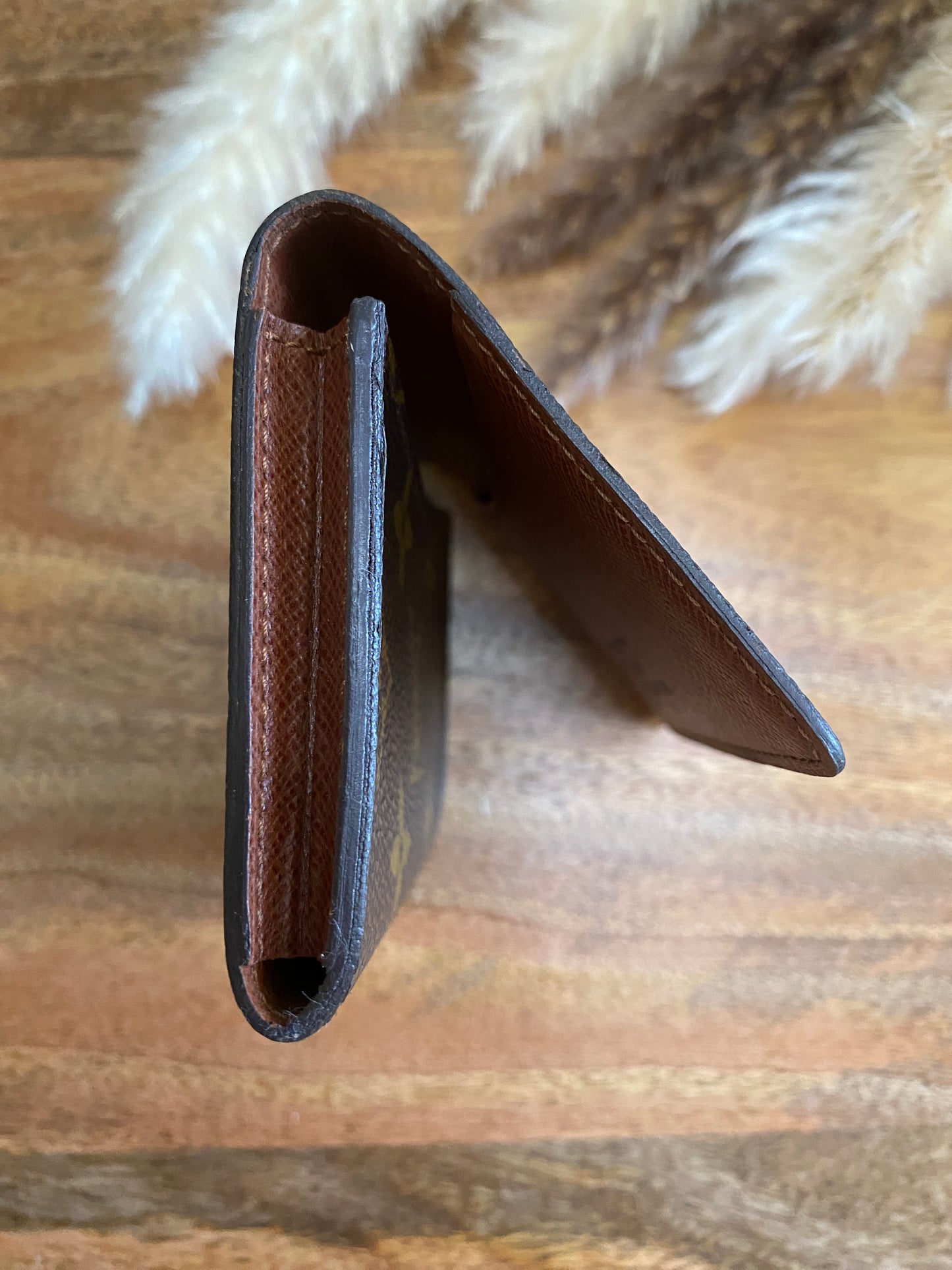 LOUIS VUITTON - CARD HOLDER (FLAP)