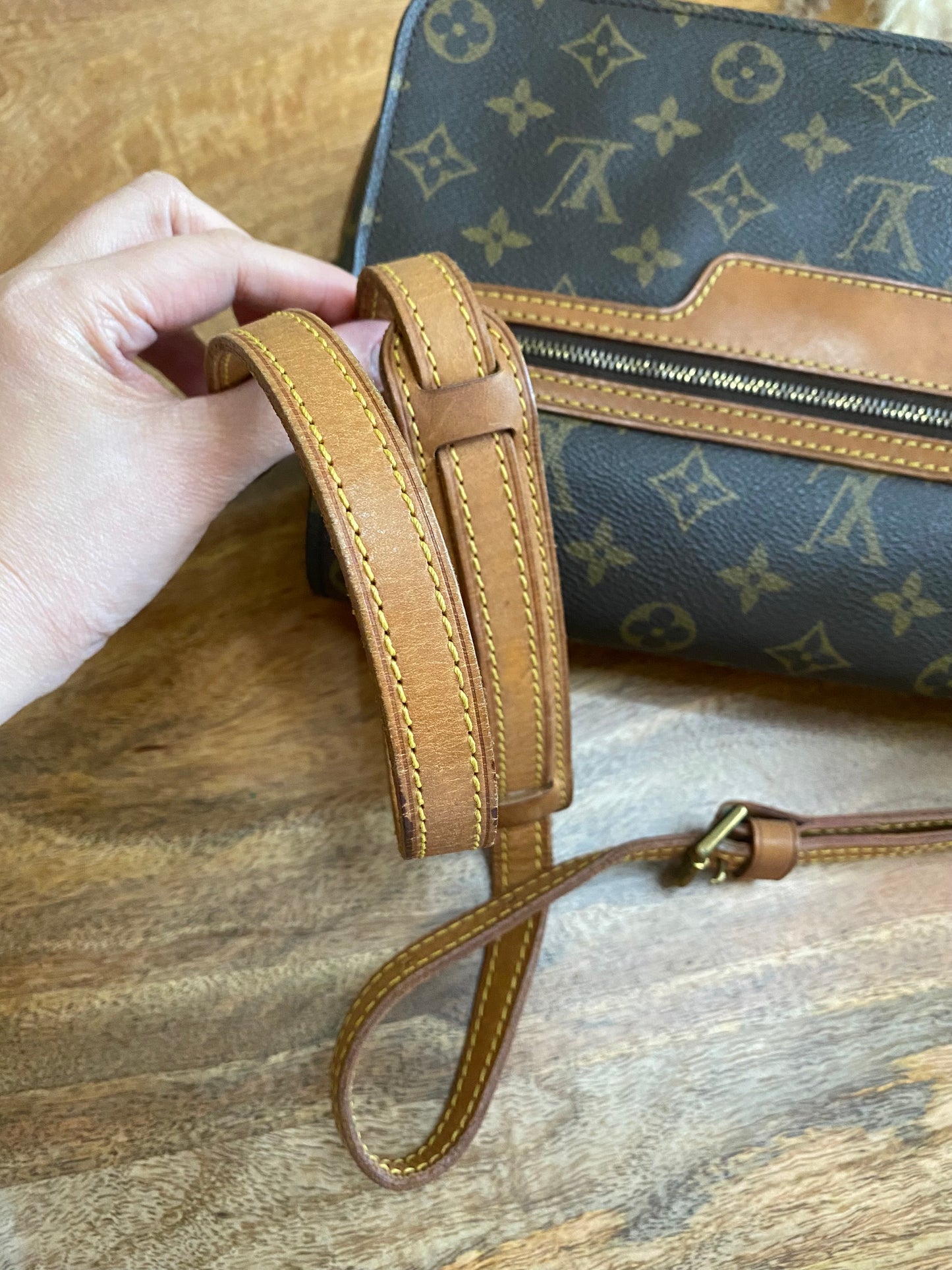 LOUIS VUITTON - SAINT GERMAIN SLING