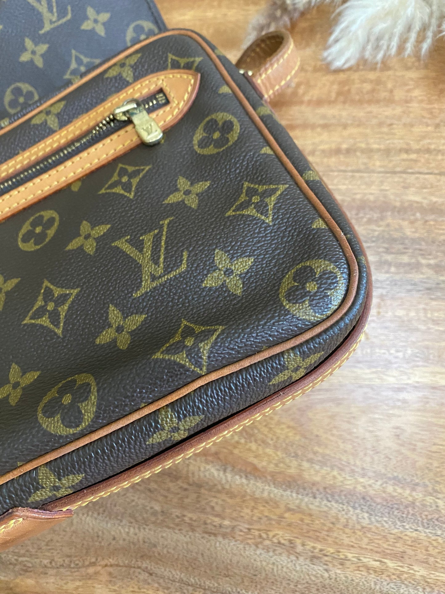 LOUIS VUITTON - SAINT GERMAIN SLING