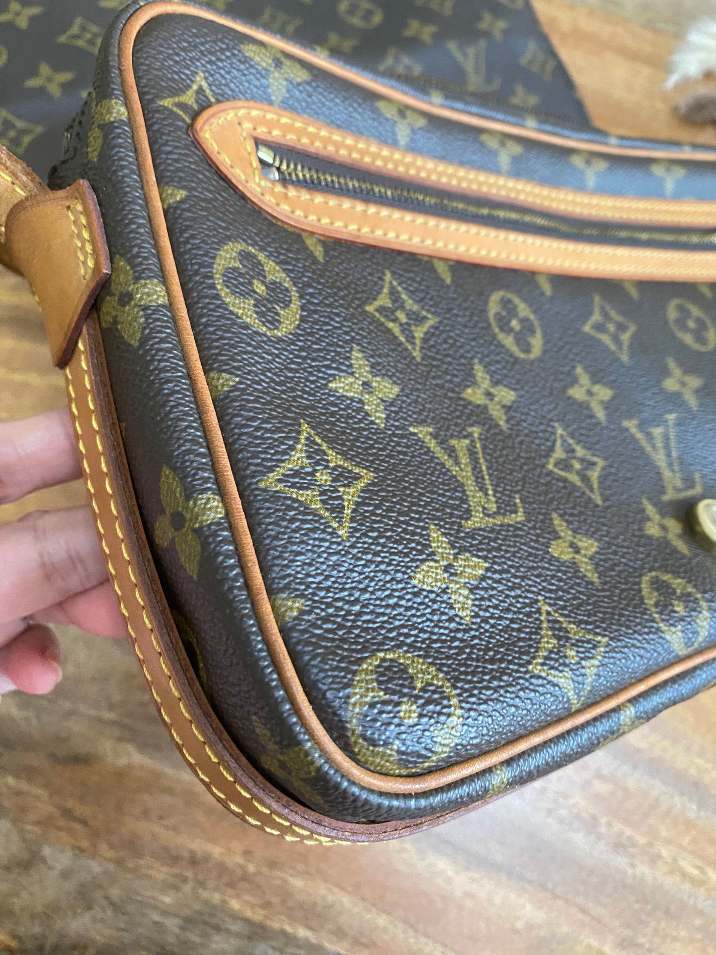 LOUIS VUITTON - SAINT GERMAIN SLING