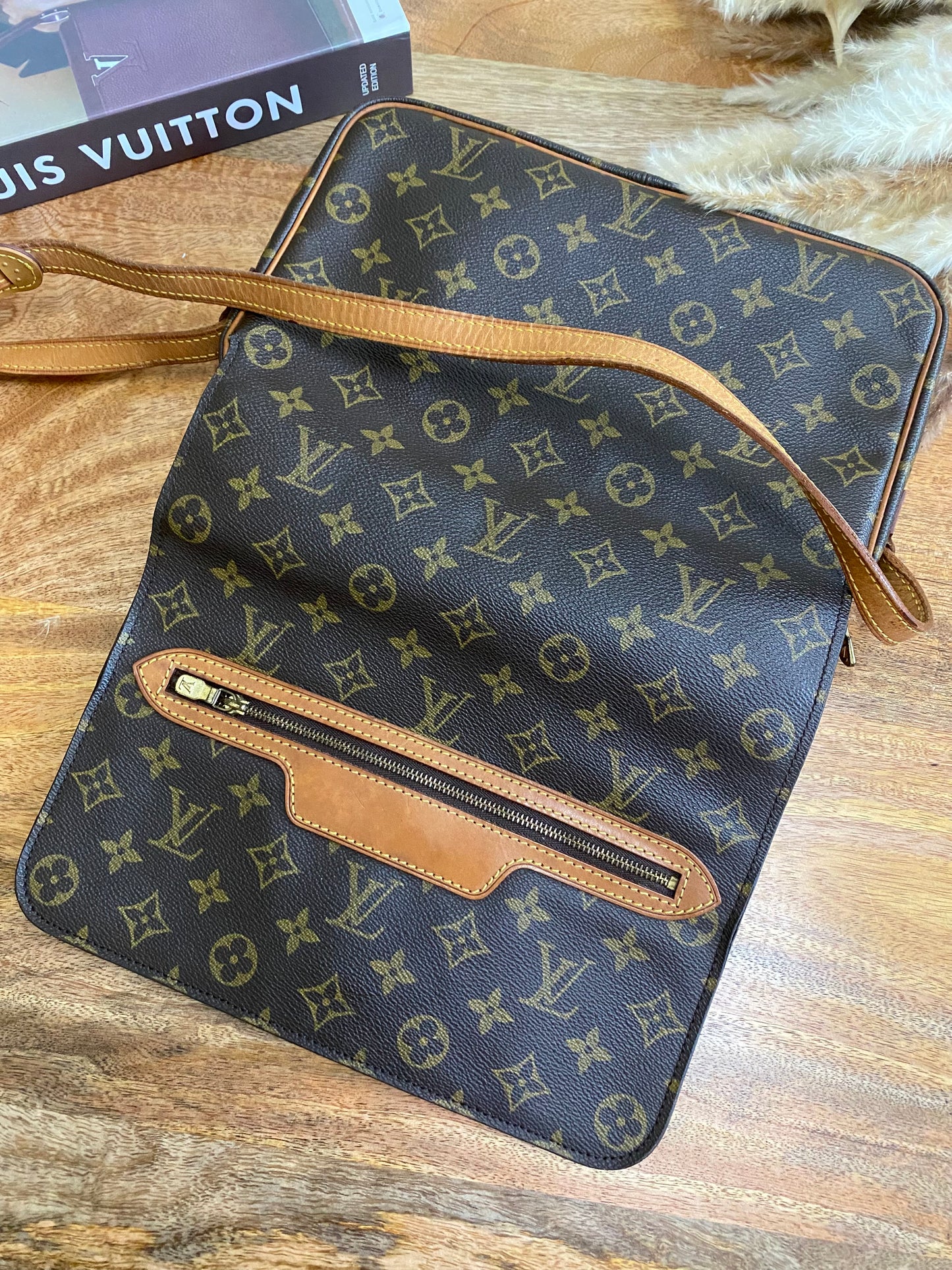 LOUIS VUITTON - SAINT GERMAIN SLING