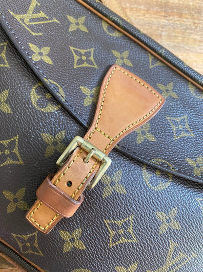 LOUIS VUITTON - JEAUN FILLE SLING