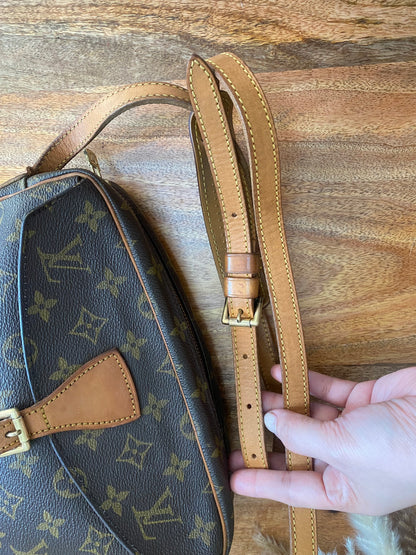 LOUIS VUITTON - JEAUN FILLE SLING